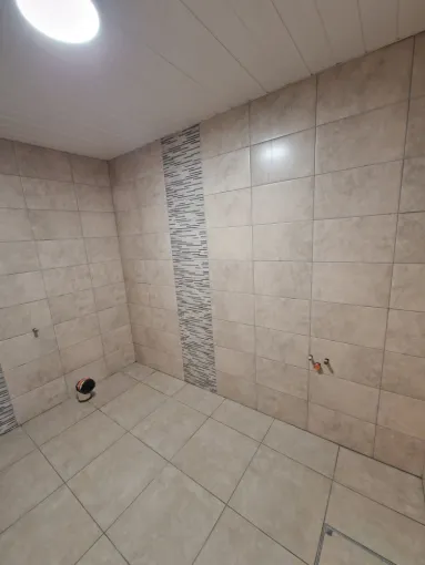 Rénovation WC PMR à Saint Jean de Bournay, proximité de Vienne, Barbosa David Carrelages