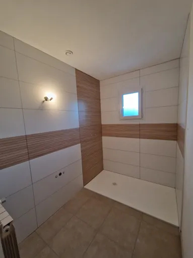 Rénovation d'une salle de bains à Saint-Bonnet-de-Mure, proximité de Vienne, Barbosa David Carrelages