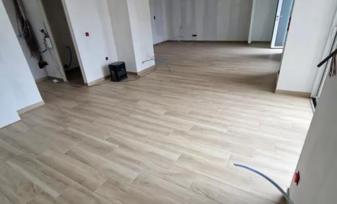 Rénovation d'un corps de ferme avec carrelage imitation bois à Septème, proximité de Vienne, Barbosa David Carrelages