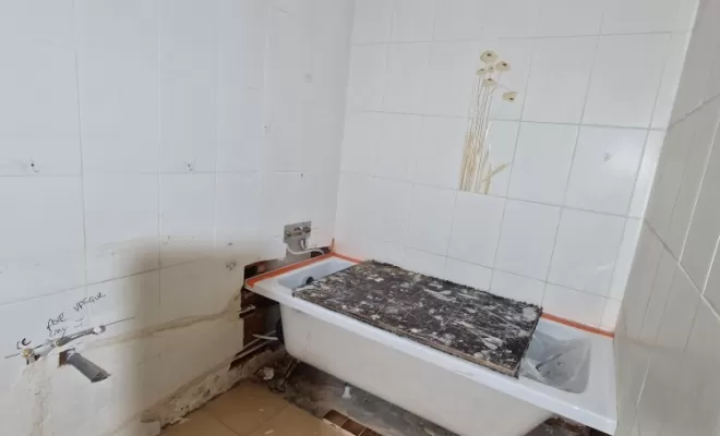 Rénovation d'une salle de bain avec carrelage imitation bois à Saint-Chamond, proximité de Vienne, Barbosa David Carrelages