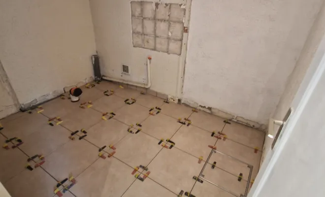 Rénovation WC PMR à Saint Jean de Bournay, proximité de Vienne, Barbosa David Carrelages